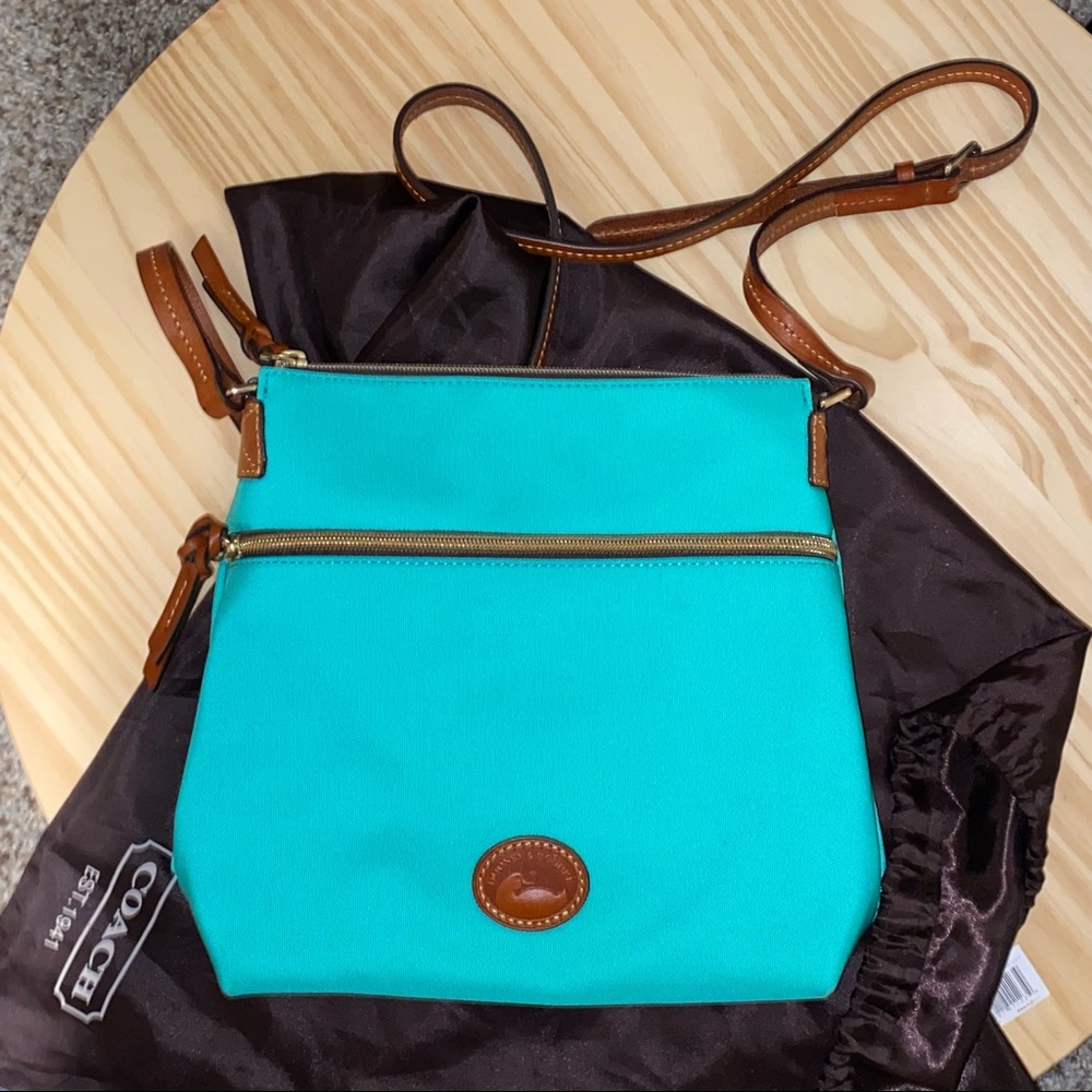 EUC DOONEY & BOURKE CROSSBODY IN MINT WITH CAMEL LEATHER STRAP & DETAILING
